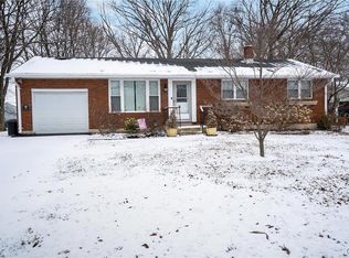 2332 Farmersville Rd, Bethlehem, PA 18020