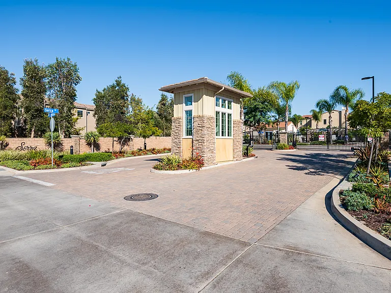 2084 Blue Oak Ln — Photo 34
