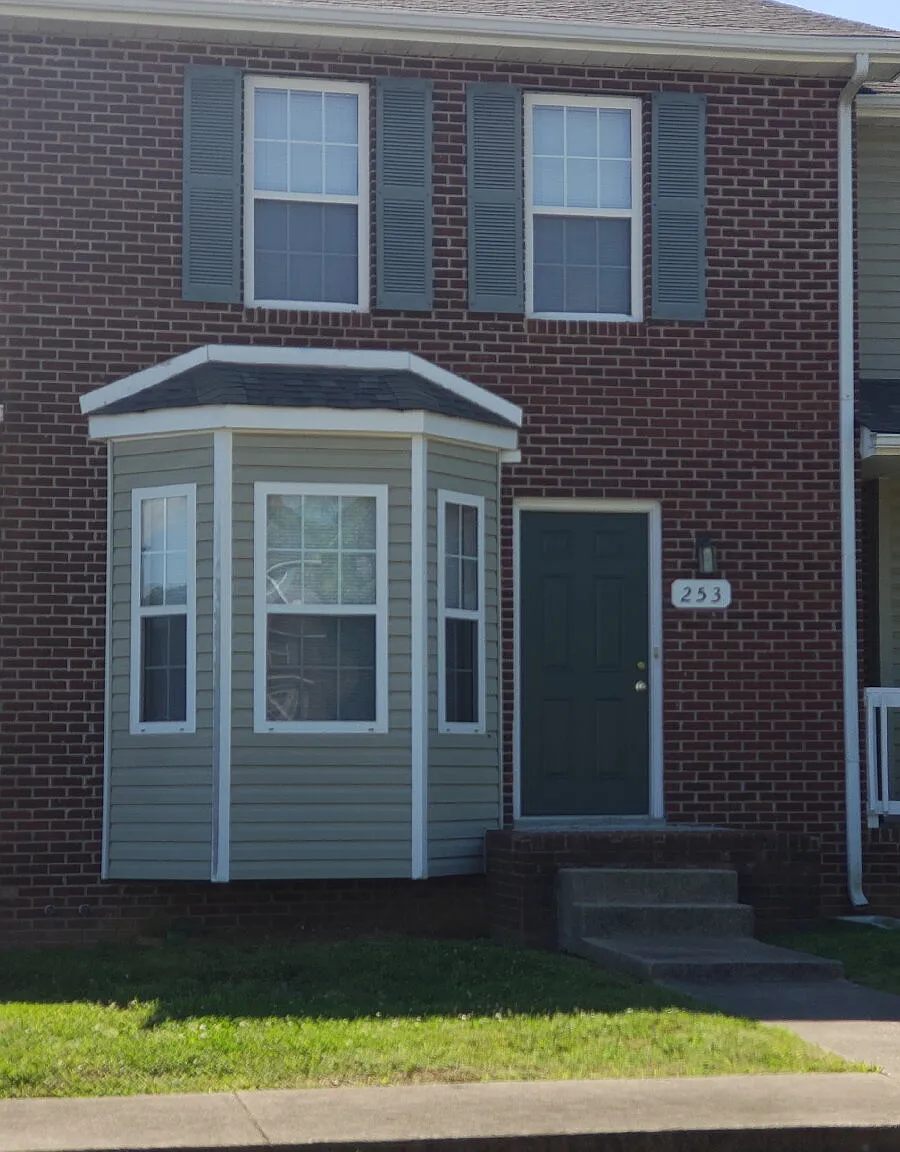 2 bed, 1.5 bath, 1100 sqft, $995 — Photo 2