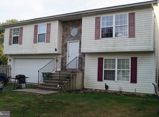 35 Revolution Dr, Bunker Hill, WV 25413