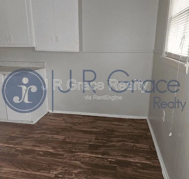 602 E Navarro Ave — Photo 4