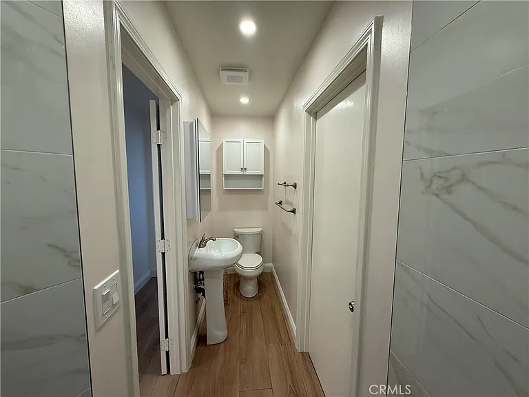 5621 Kenwood Ave — Photo 18