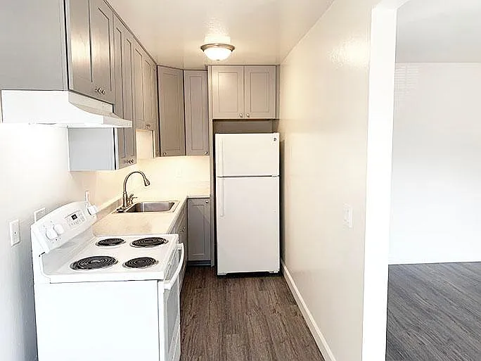 2421 Palmetto Ave #6 — Photo 7