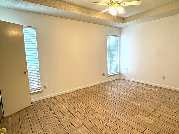 4th image of 5914 Twin Willows Dr