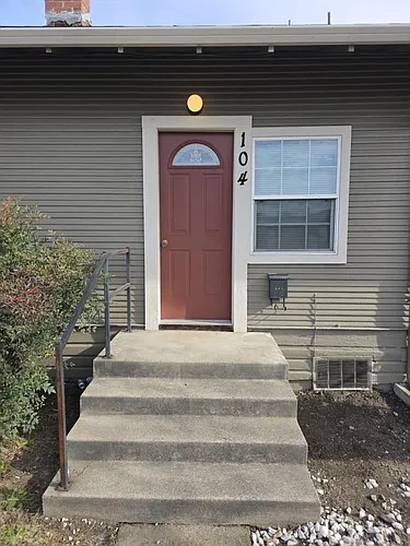 104 NE A St Photo 1