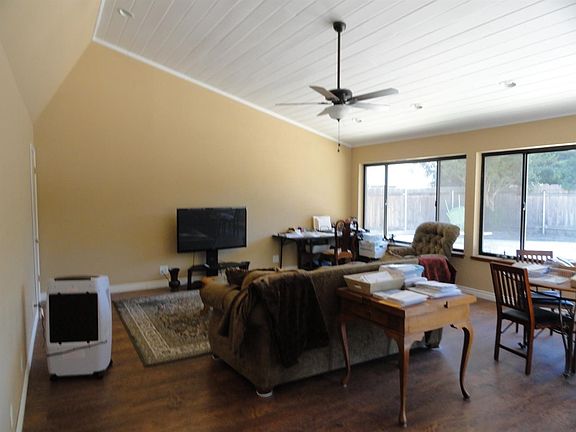 5th image of 1870 Woodleaf Dr