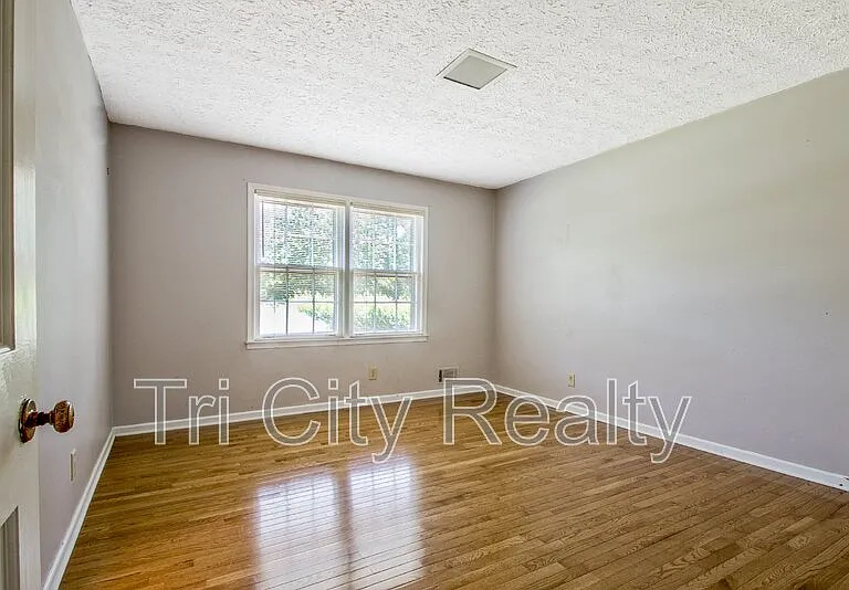 630 Hawthorne Pl — Photo 32