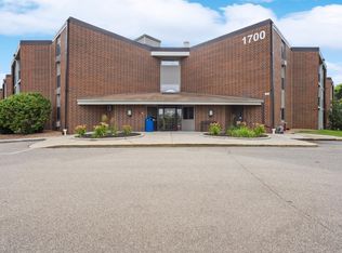 1700 Four Oaks Rd APT 327, Eagan, MN 55121