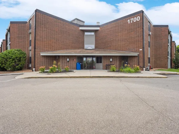 1700 Four Oaks Rd APT 327, Eagan, MN 55121