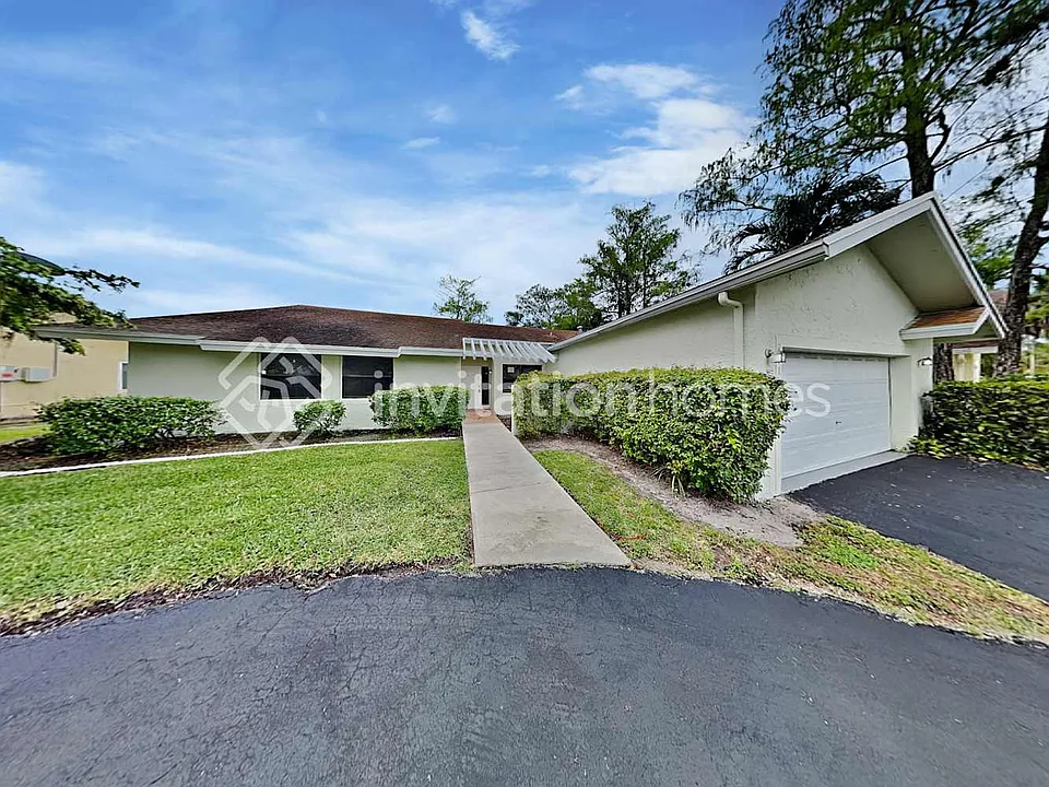 7010 NW 49th Pl