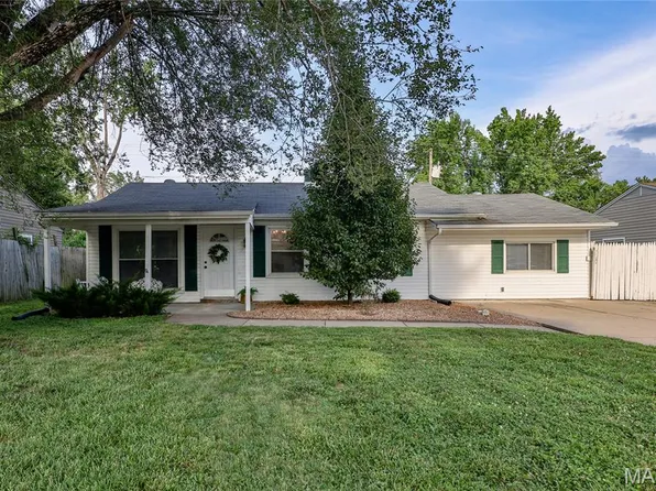 5 Bluegrass Ln, Saint Peters, MO 63376