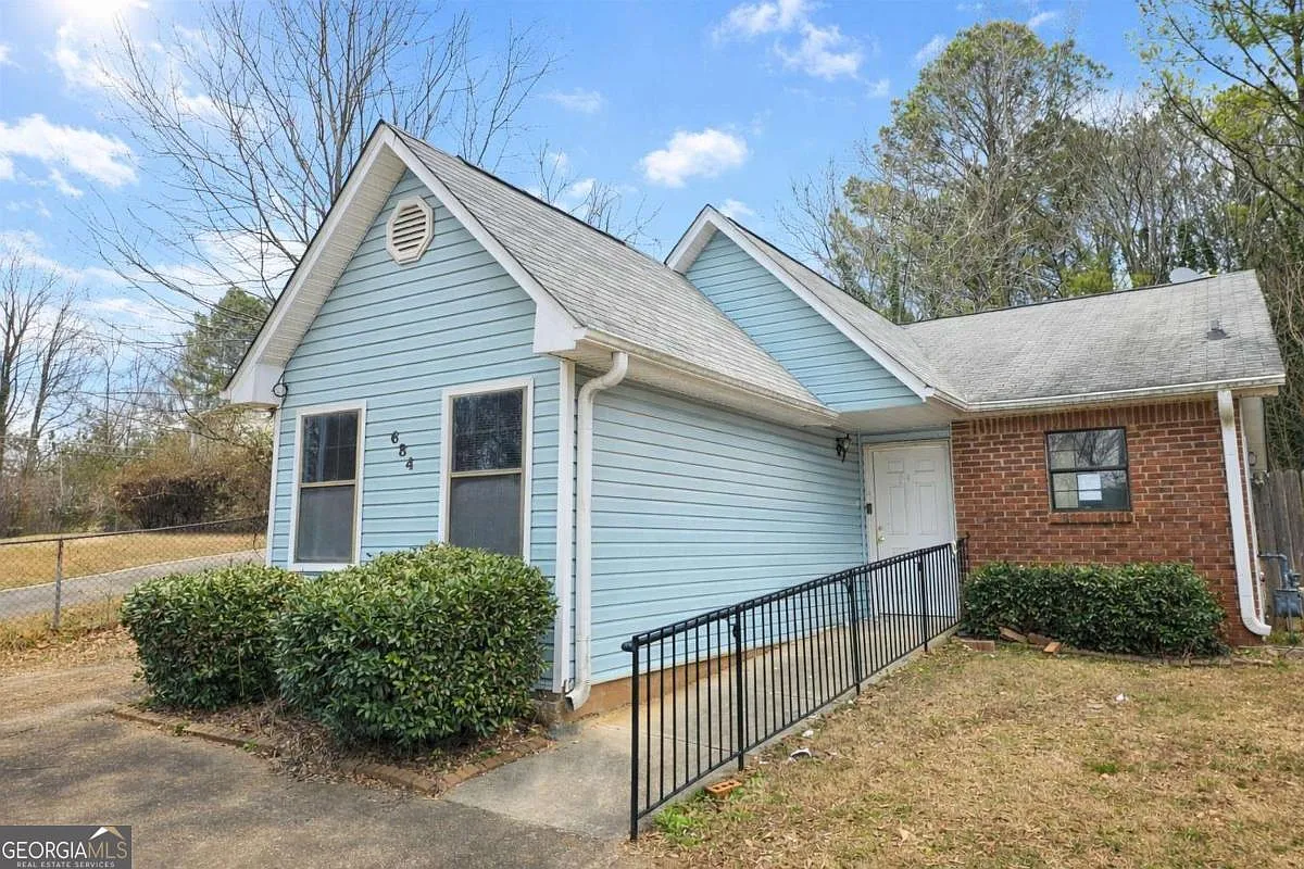 684 Thomasville Blvd SE photo 1