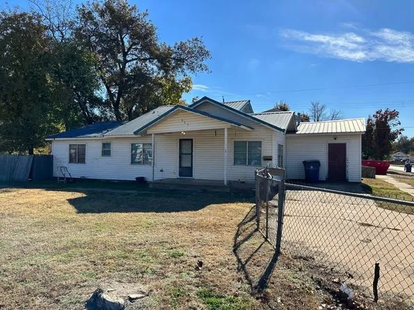 825 W Colorado Ave, Chickasha, OK 73018