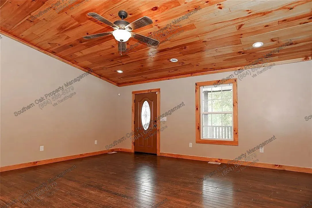 3 bed, 2.0 bath, 1813 sqft, $1,800 — Photo 4