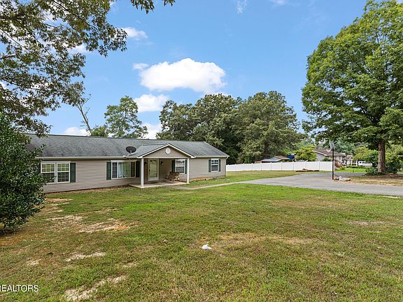 3rd image of 1370 Willow Creek Ln