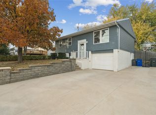 3132 Pebble Dr SW, Cedar Rapids, IA 52404
