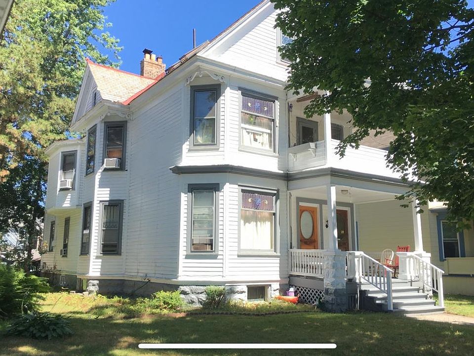 Beautiful spacious 3 bedroom apartment in lovely neighborhood. Close to Ellis Hospital.