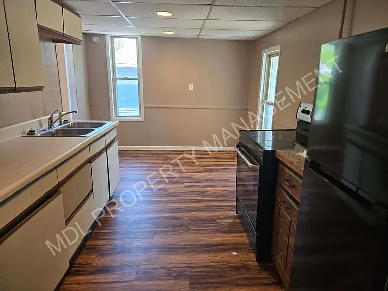 401 Litchfield — Photo 4