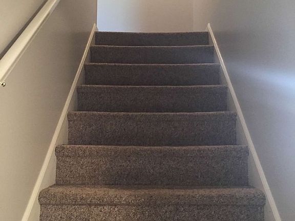 3rd image of 672 Graftons Mill Ln