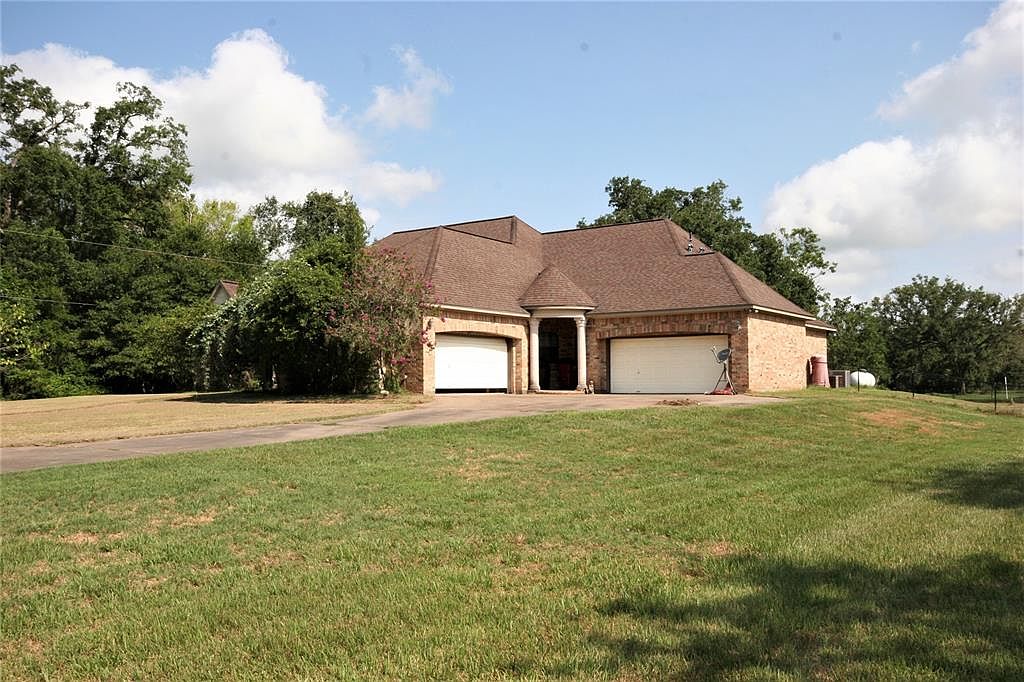 2010 Oakwood Dr, Lake Jackson, TX 77566 MLS 20176537 Zillow