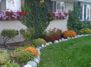 23752 Grove St, Saint Clair Shores, MI 48080