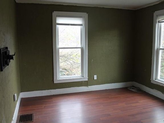 4th image of 101 Gould St