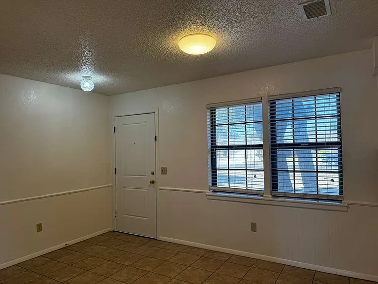 8417 Flint Ave — Photo 6