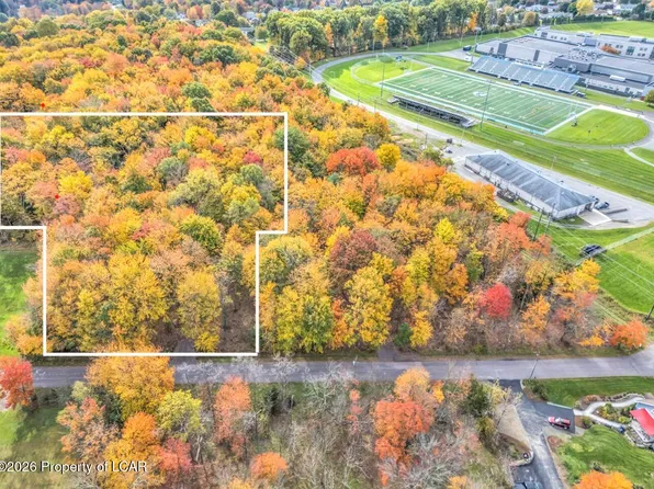 2 Fairground Rd, Dallas, PA 18612