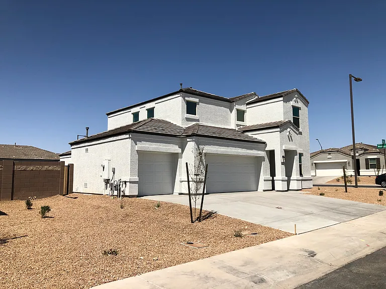 3702 N 307th Dr — Photo 3