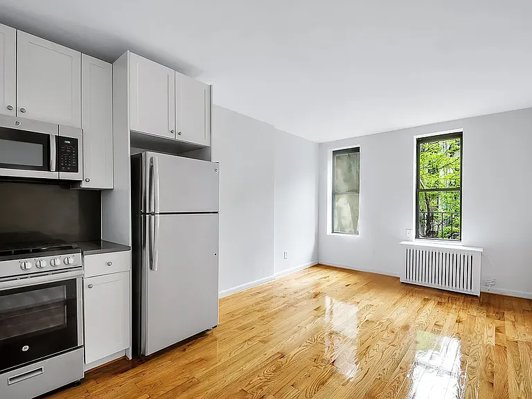 426 W 49th St #2B — Photo 2