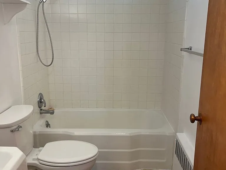 130 SW Canyon Dr #5 — Photo 7