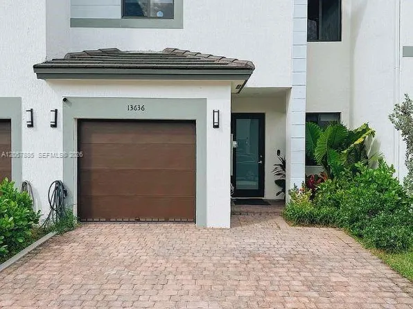 13636 SW 157th Ct, Miami, FL 33196