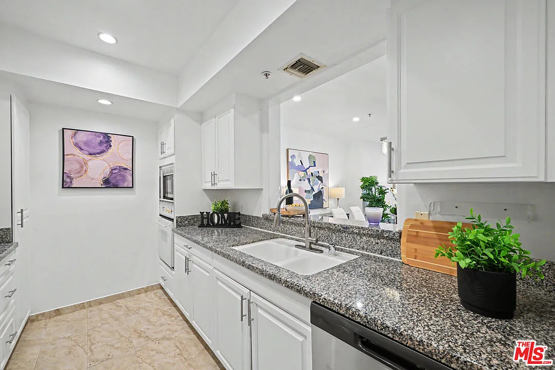 2 bed, 3.0 bath, 1520 sqft, $3,895 — Photo 4