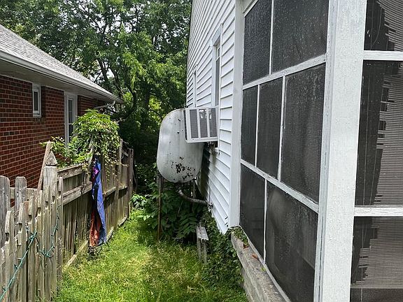 2nd image of 117 Carter St