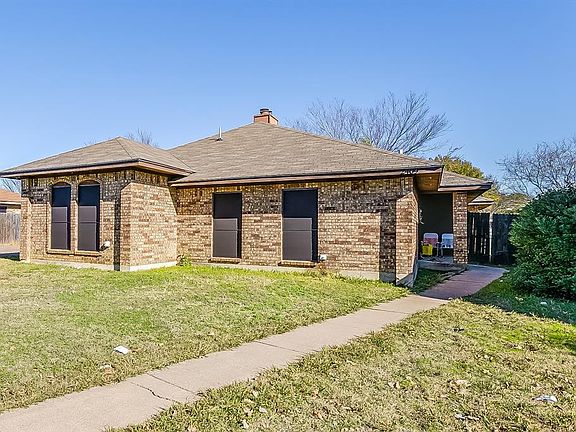 3rd image of 2409 Monte Carlo Dr