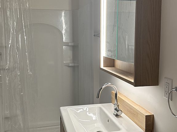 4th image of 9 Johnson Ln #103