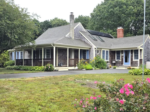 22 Audreys Ln, Marstons Mills, MA 02648