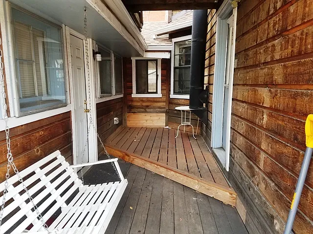 2102 Grove Cir. Apt. B - porch/entry