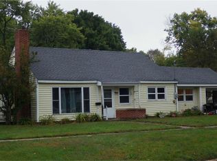 808 E Butler St, Manchester, IA 52057