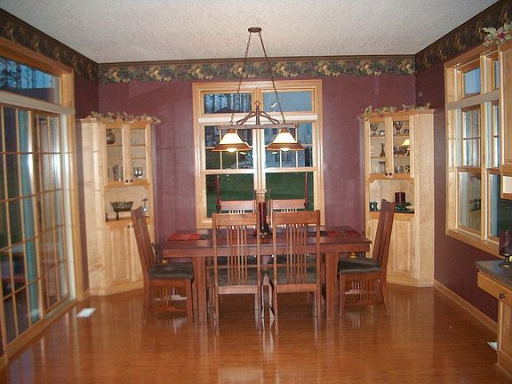 5th image of 10936 Woodland Dr N