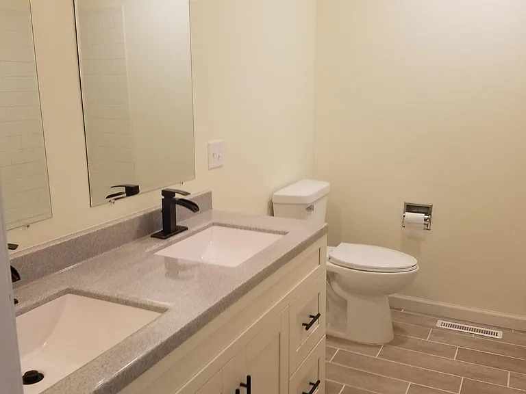 170 E Queenwood St #6 — Photo 11