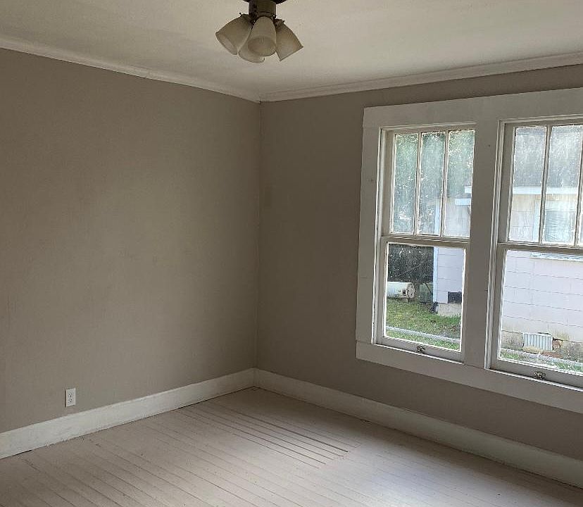 2nd image of 702 44th St #B