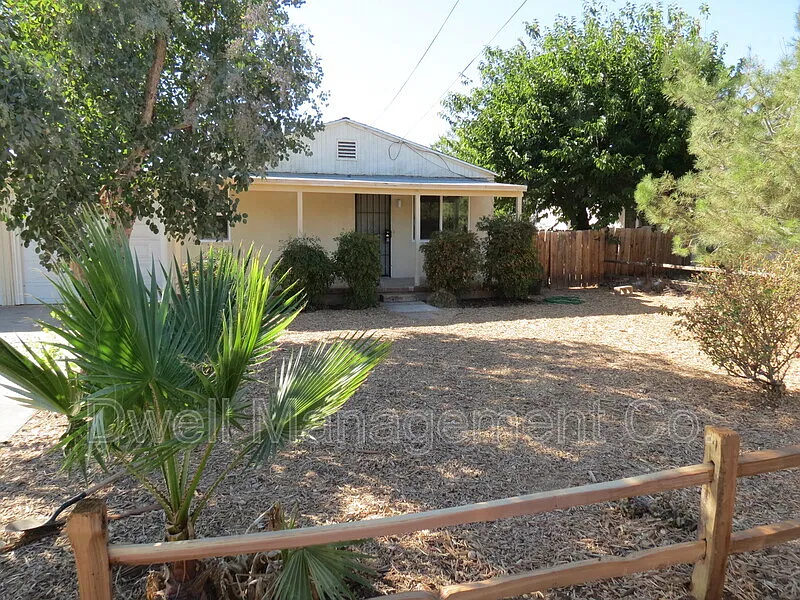 1420 Diamond Ln