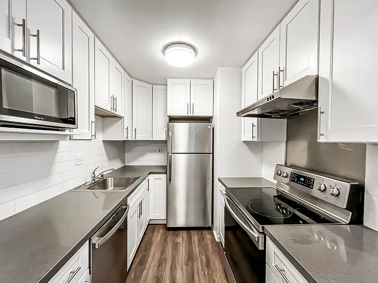 1644 Oxford St #8 — Photo 5