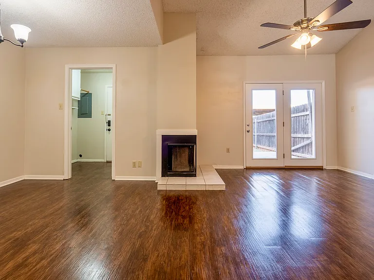 4533 Bermuda Dr — Photo 5