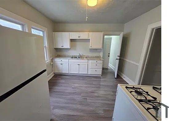 12713 Signet Ave #UP — Photo 2