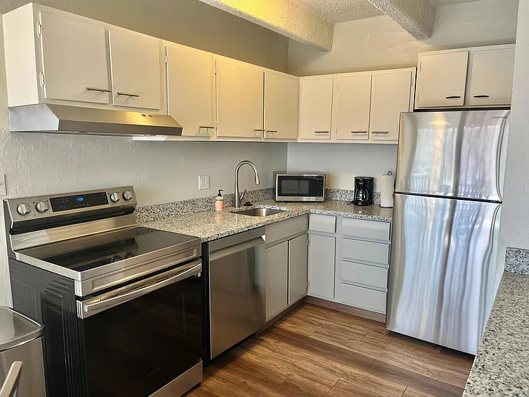 2401 S Gaylord St #306 — Photo 6