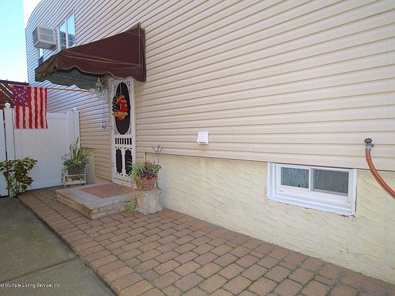 3rd image of 51 Geyser Dr
