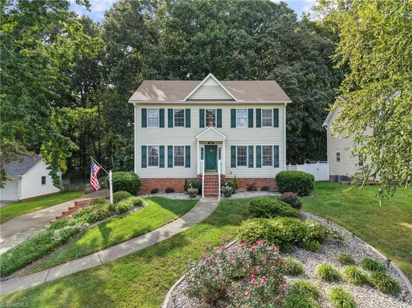 140 Spring Park Ct, Clemmons, NC 27012