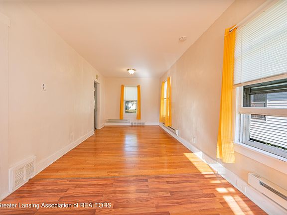 3rd image of 428 S Magnolia Ave